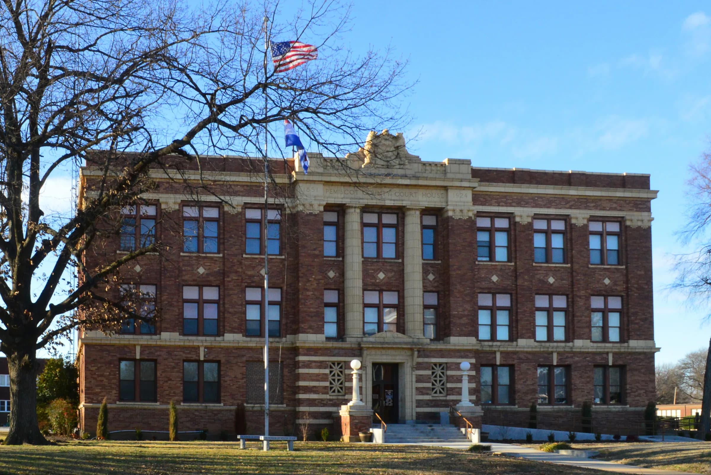 The red brick Pemiscot County Courthouse in Caruthersville